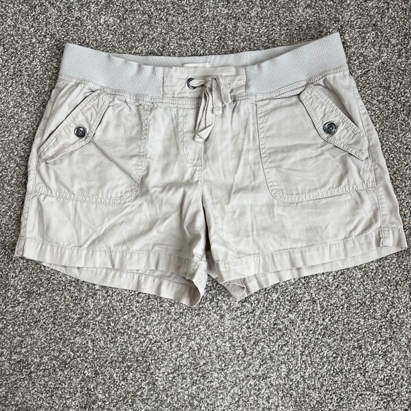 Loft Cream 4" Inseam Cargo Shorts 100% Cotton, Size 8 - Picture 1 of 5
